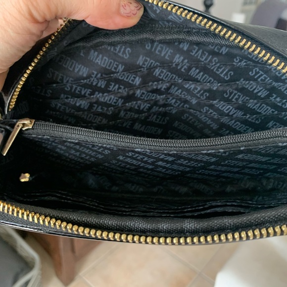 Steve Madden Black Patent crossbody/wristlet - Picture 5 of 10